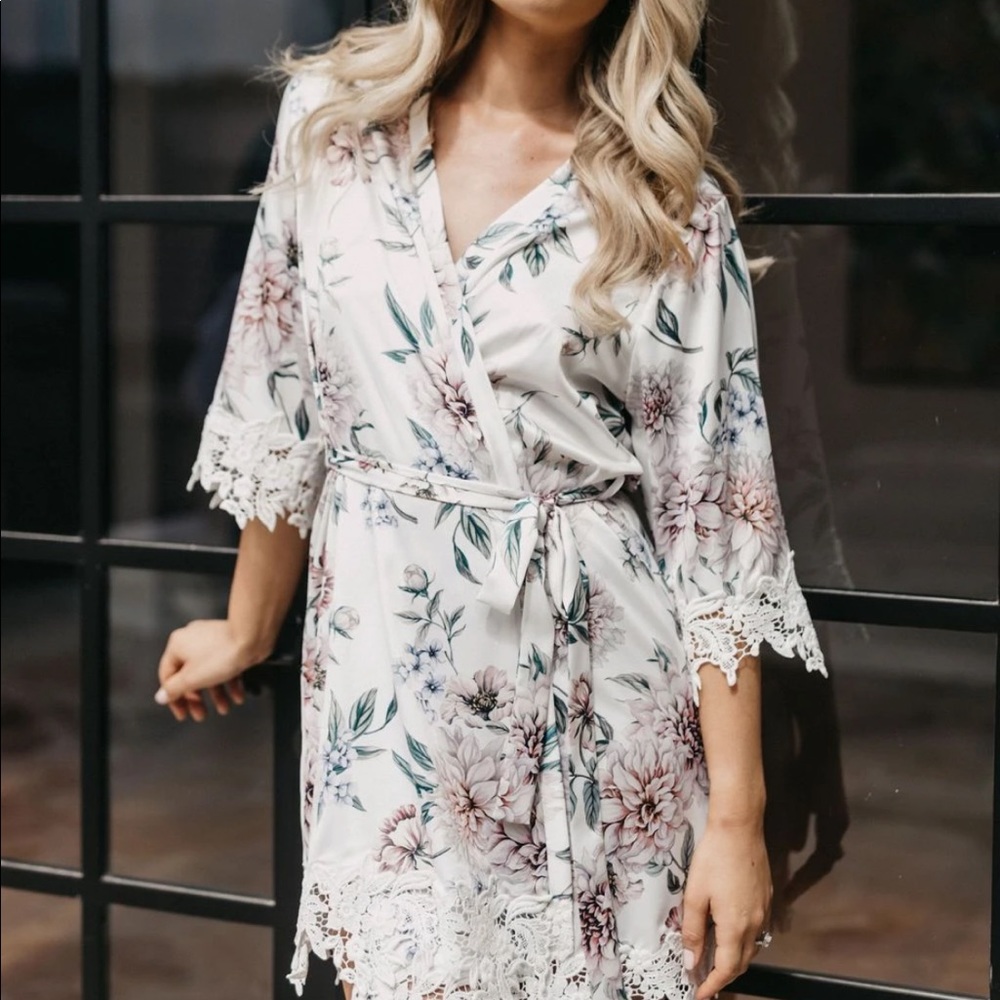 NWT LE ROSE BRIDESMAID ROBE - Picture 4 of 8